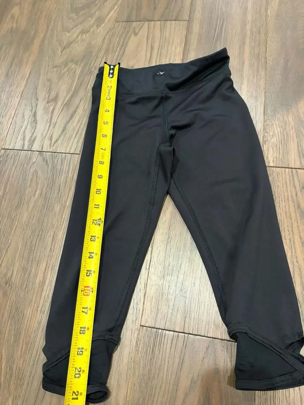 Old Navy Active Go-Dry Black Capri Leggings Girls Size S 6-7 Mesh Wrap Hem